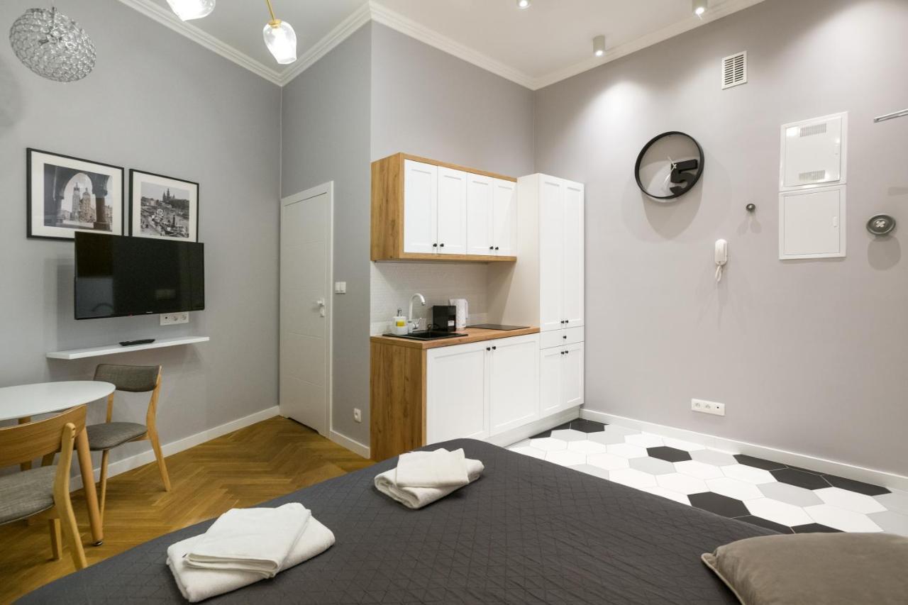 Studio Apartment